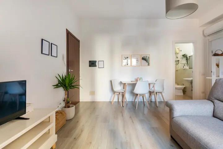 Irene'S House Apartment Cagliari Bagian luar foto